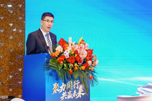 04刘中华揭晓获奖名单.jpg